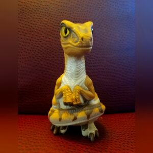 Jurassic Park JP.25 Velociraptor Hatchling (No Egg)